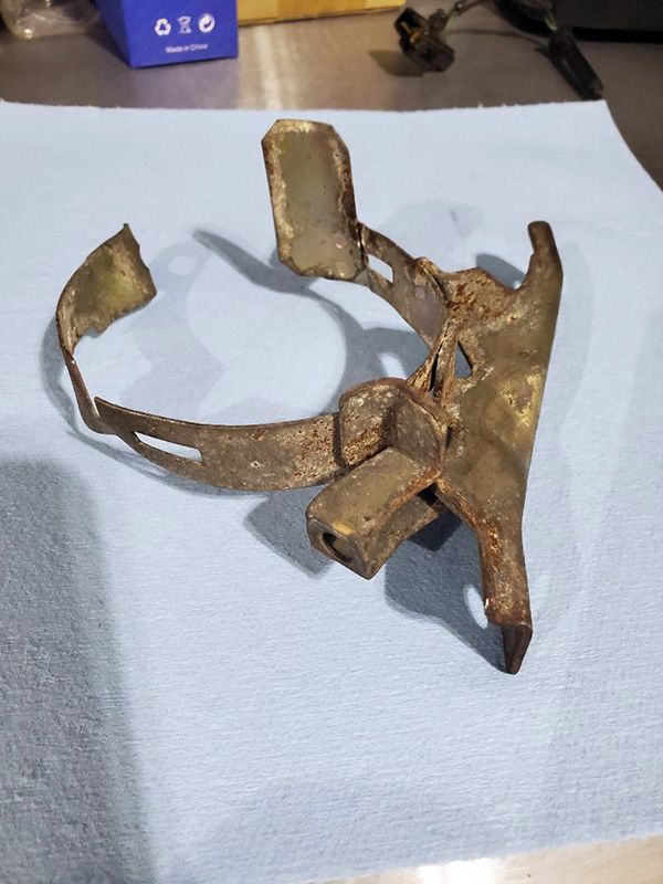 brakebracketbefore.jpg
