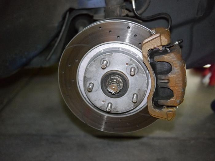 dsm_outlander_brakes_rusted_calipers-jpg.jpg