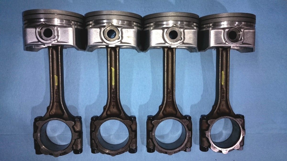 Pistons Rods.jpg