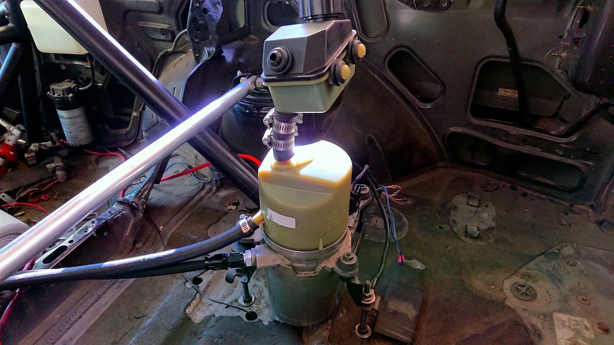 Volvo S40 electro hydraulic power steering pump.JPG