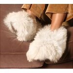 Alpaca-Fur-Fuzzy-Slippers-557610-PRODUCT-MEDIUM_IMAGE.jpg