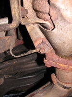 ground strap on catalytic convertor 1.JPG