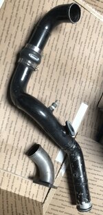 Upper intercooler pipe