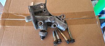 MD122260 Forward Facing Oil Filter Housing